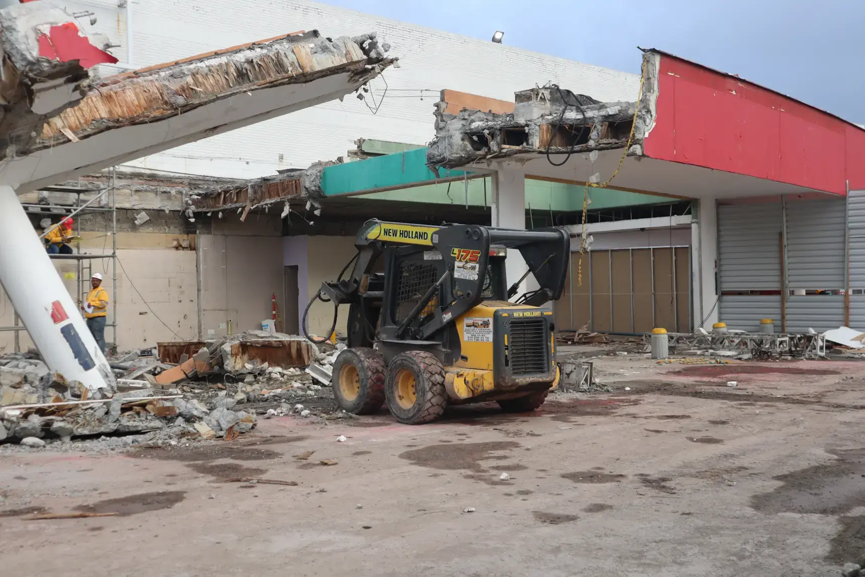Demolición Mecánica Makro San Juan